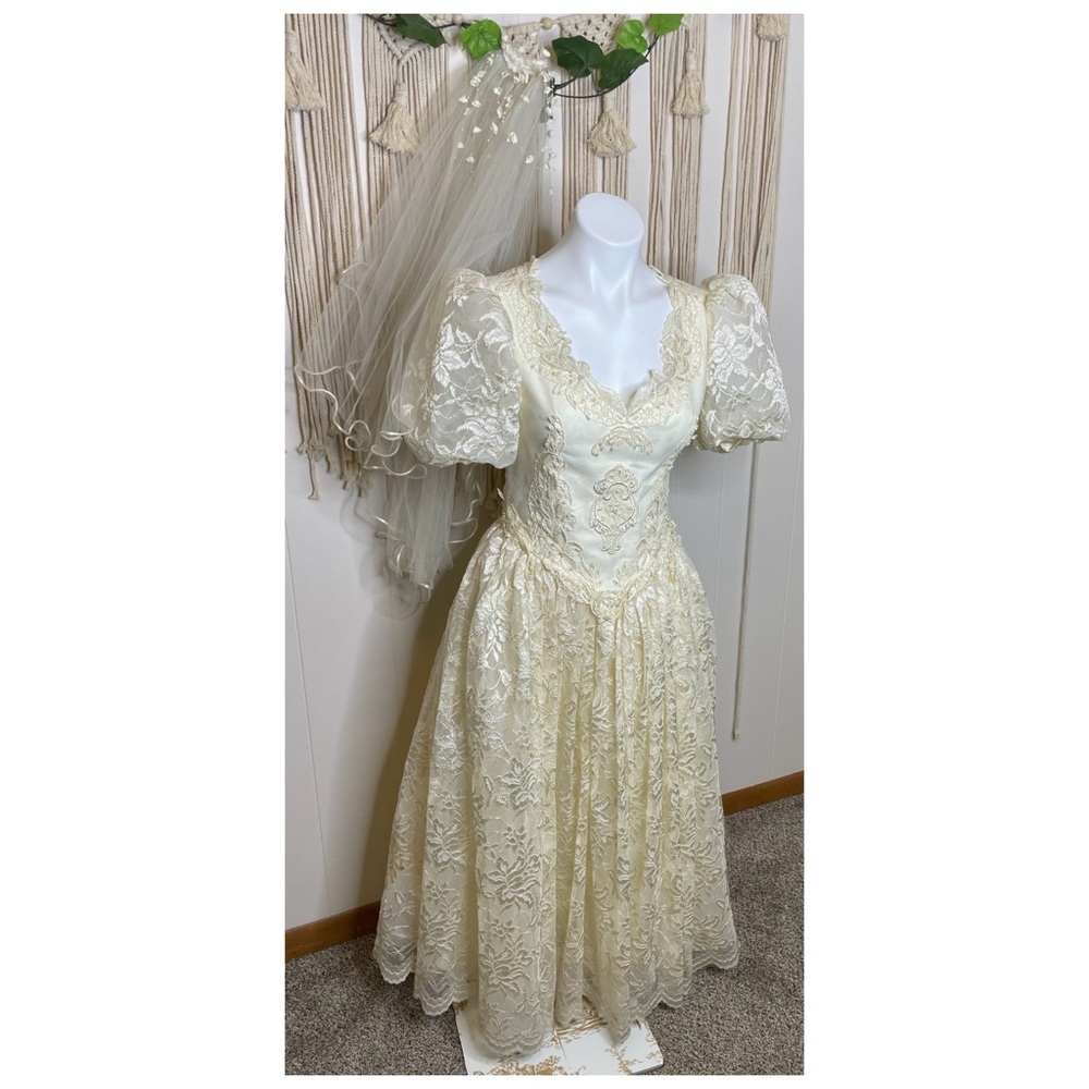 Vintage Cream Lace Midi Dress with Puff Sleeves